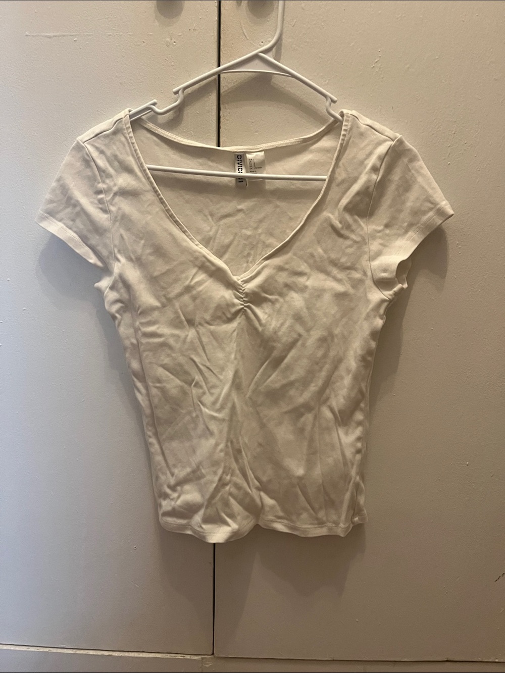 cute white tee 🐼💟